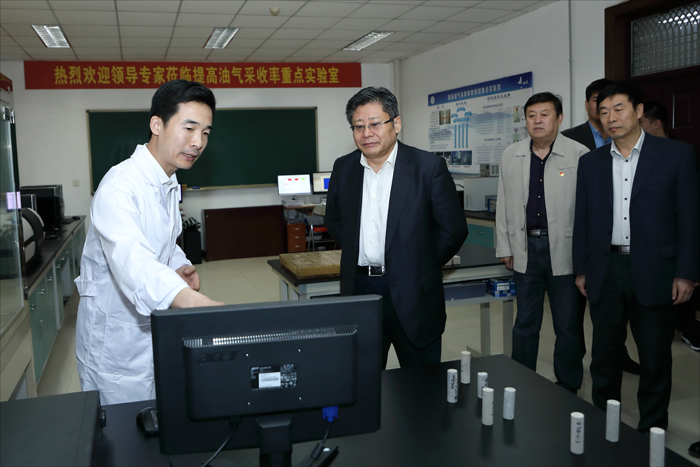 黑龙江省副省长孙东生莅临我校调研工程与技术研究和试验发展